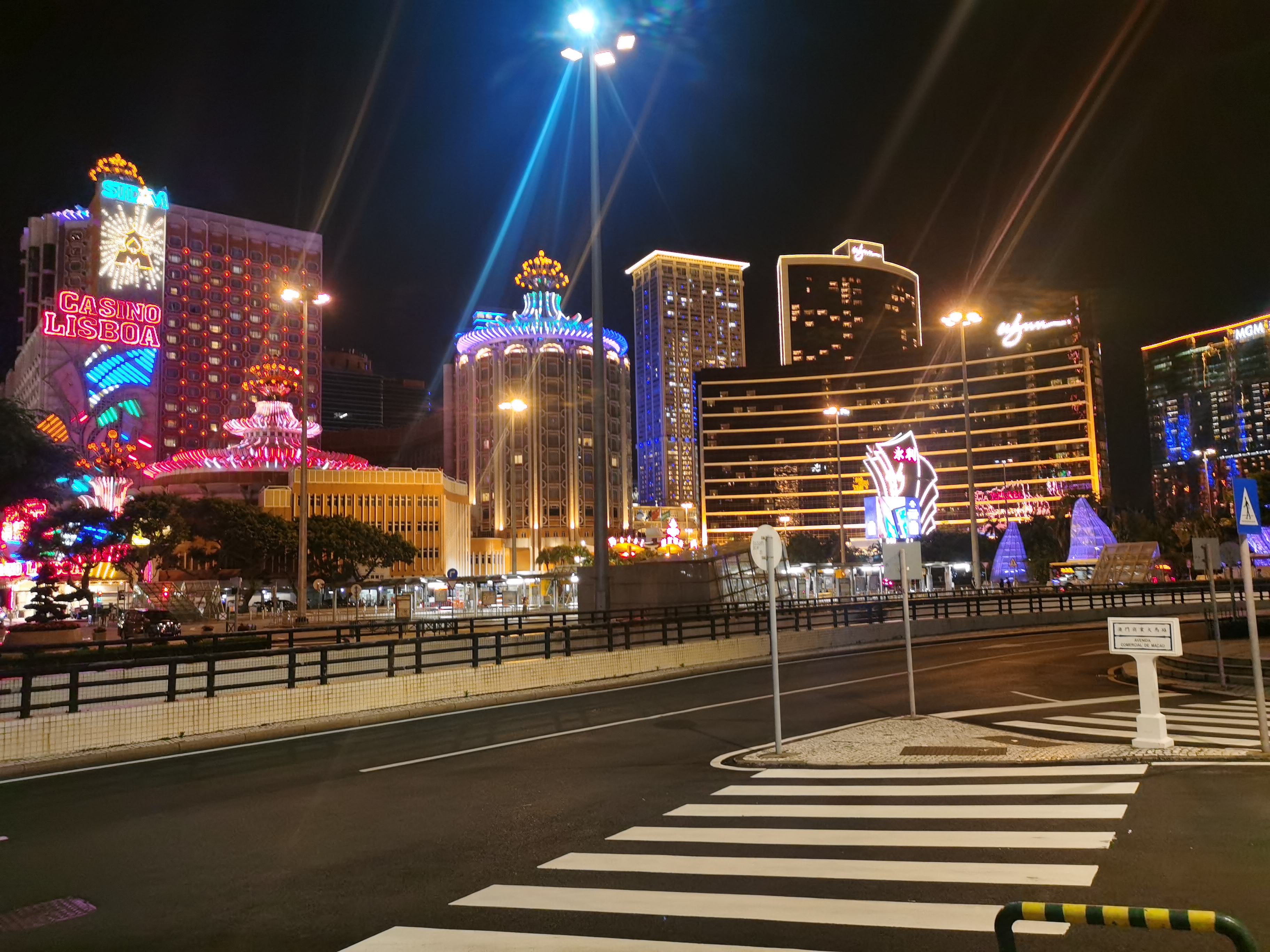 广东省夜晚的璀璨明珠，澳门夜景图片赏析